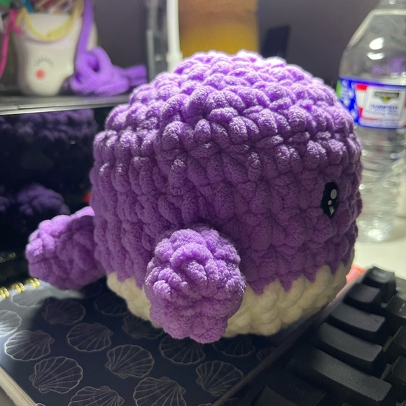 Whale Plushie - Picture 2 of 4
